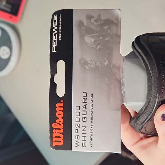 $5☃️NWT! Wilson PeeWee Black Basic Shing Guards Athletic - Picture 7 of 7